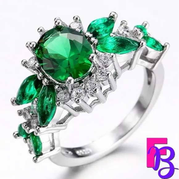 Size 10 Emerald & CZ Sterling Silver Ring - Picture 5 of 10